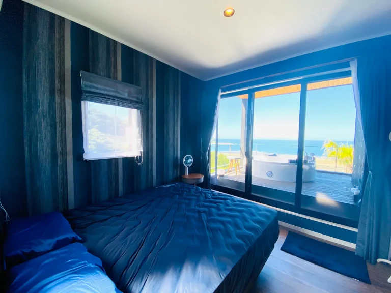 emus villa ベットルーム