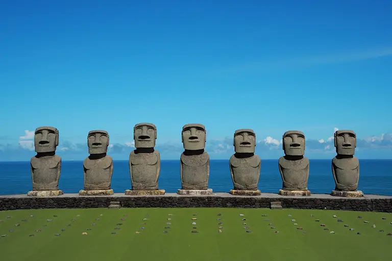 サンメッセ日南 モアイ像